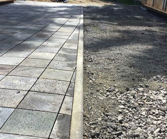 Terrassenplatten verlegen
